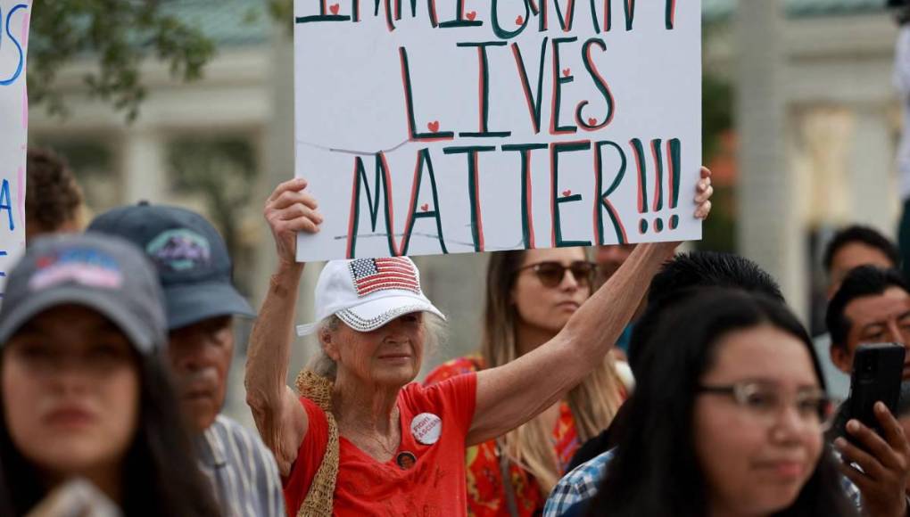 <b>2. Florida</b>El gobernador republicano Ron DeSantis promulgó una legislación con medidas estrictas: todo aquel que transporte a una persona que haya entrado ilegalmente se arriesga a cinco años de prisión y a una multa.