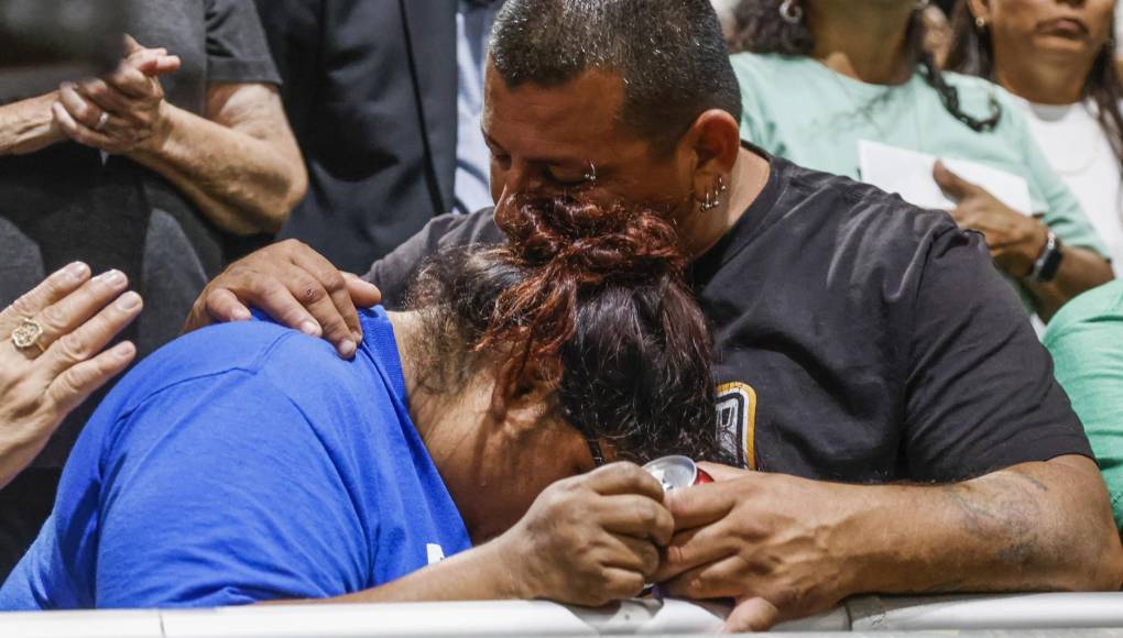 “Mi nieta no se merecía esto”, el dolor de las familias de las víctimas de masacre estremece a EEUU