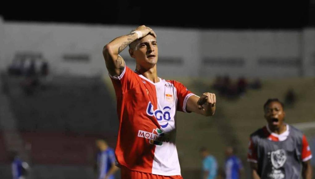 Gabriel Tellas: Disputó los dos torneos por los que firmó y todo apunta a que el delantero argentino saldría del Vida tras su descenso.