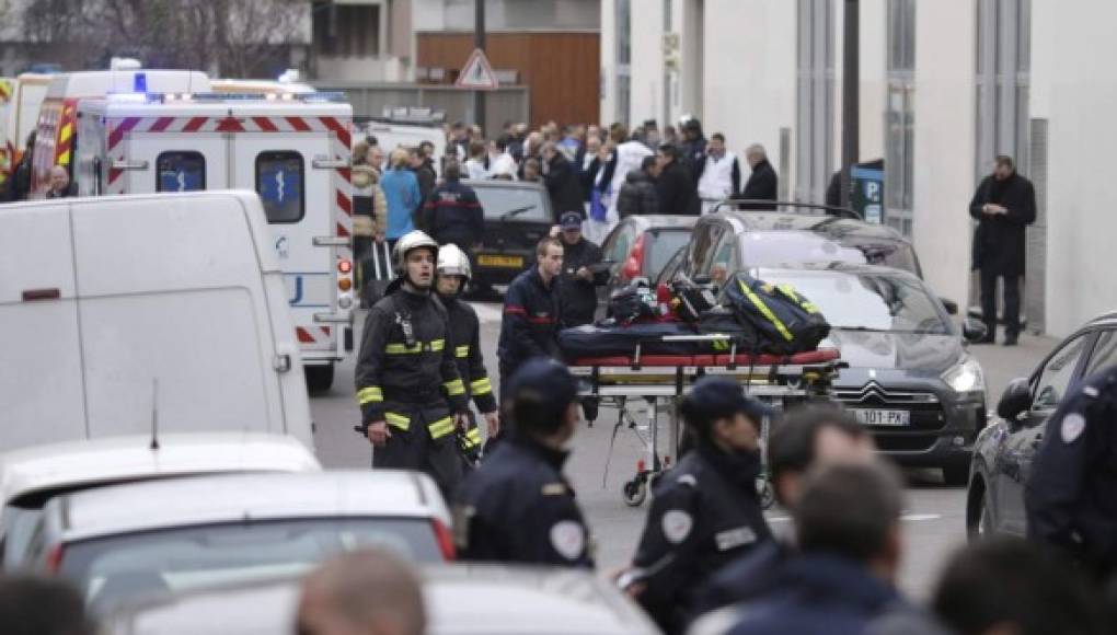Doce muertos en ataque contra semanario francés Charlie Hebdo