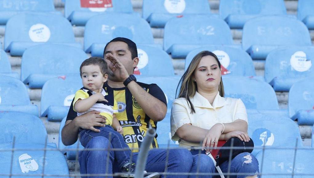 Un ambiente familiar se vivió en las graderías con el clásico Real España vs Marathón.