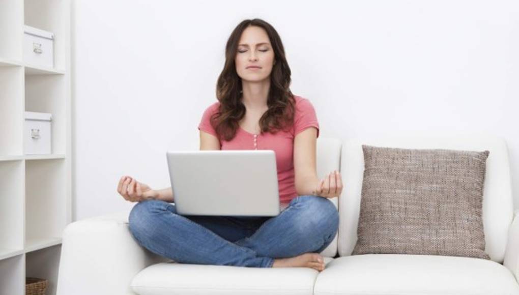 Aprenda técnicas de relajación para calmar el estrés diario y mejorar su ánimo