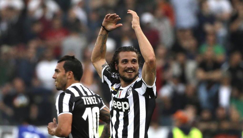 Con su voz envuelta completamente en lágrimas, concluyó así: “Hago este video para que entiendan que muchas veces mis actitudes vienen desde un lugar de mí que no puedo controlar y es muy triste. Al que más le hace daño es a mí mismo”.