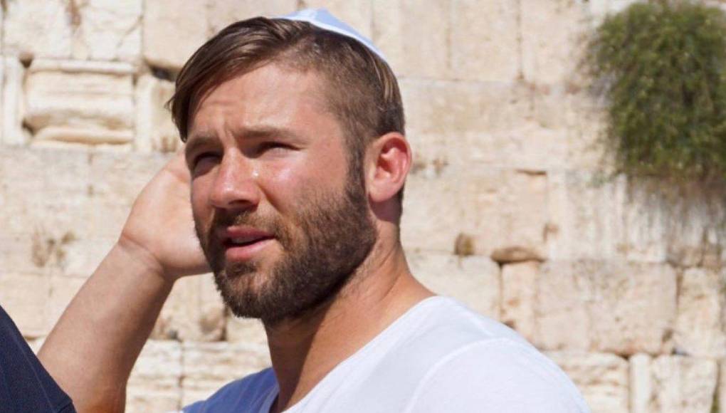 Además, se sabe que es papá de una niña procreada con la modelo Ella Rose y de su gusto por las mujeres de ese mundo luego de que hiciera pública su relación con la super estrella de las pasarelas Adriana Lima.