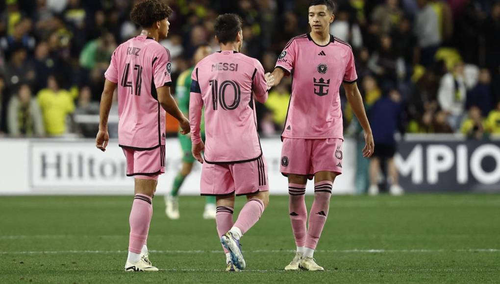 David Ruiz celebró con Messi el gol de Luis Suárez para salvar de la derrota al Inter Miami en Nashville.