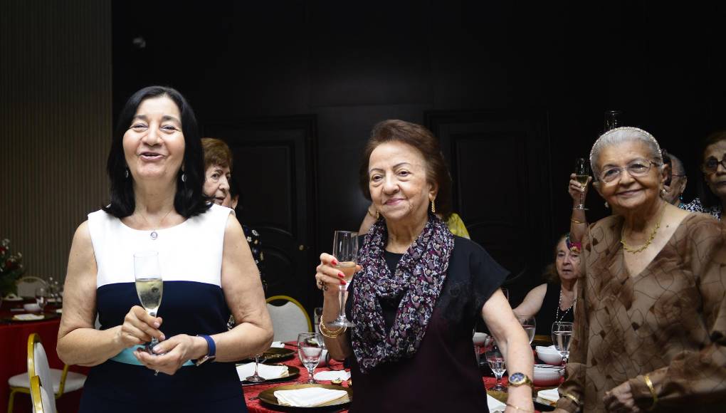 El brindis fue uno de los momentos cumbres del evento, ya que fue hecho como símbolo de la importancia de la mujer en la sociedad, su valor dado por el Creador. 