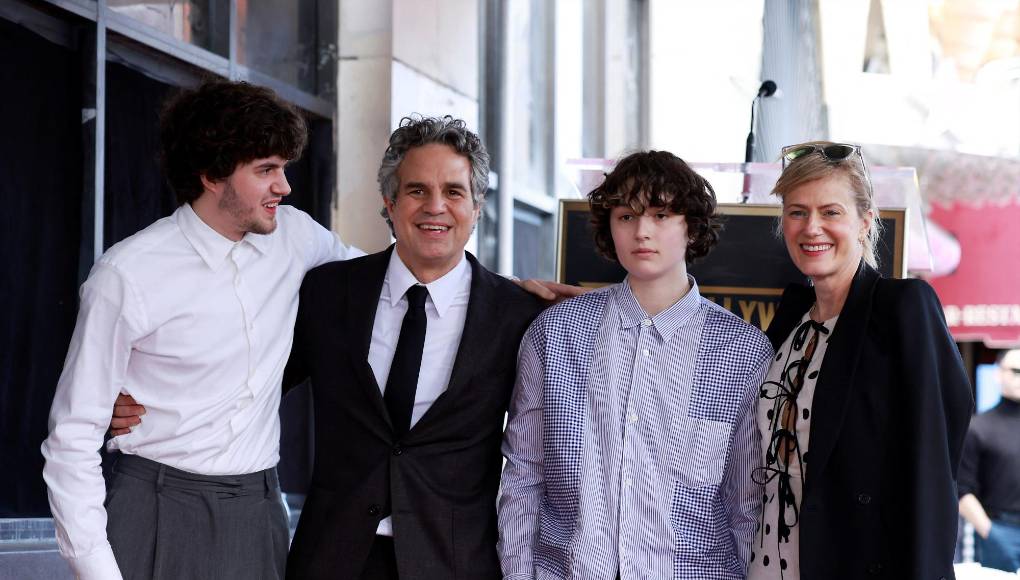 Mark Ruffalo estuvo también acompañado por su esposo e hijos en la ceremonia.