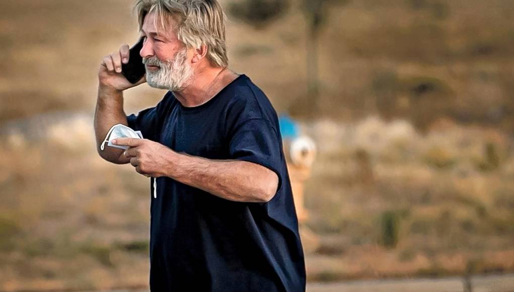 El actor, de 66 años, recordó haberse mudado de su ciudad natal, Nueva York, a Los Ángeles en 1983 y les dijo a los presentadores Anka y Bronson: “Tuve un problema candente todos los días durante dos años. Creo que esnifé una raya de cocaína desde aquí hasta Saturno”, aseguró, según recoge la revista “People”.