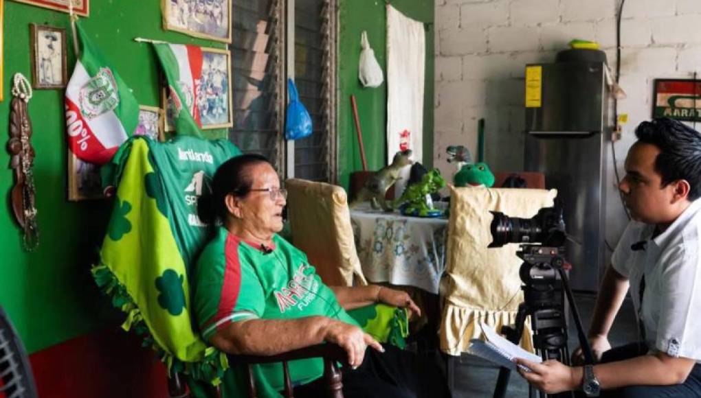 ¿Siente que en su momento le afectó su salud ver partidos de su equipo?, ante la consulta, la aficionada no dudó en responder de forma contundente: “Toda la vida”, dijo de forma breve.