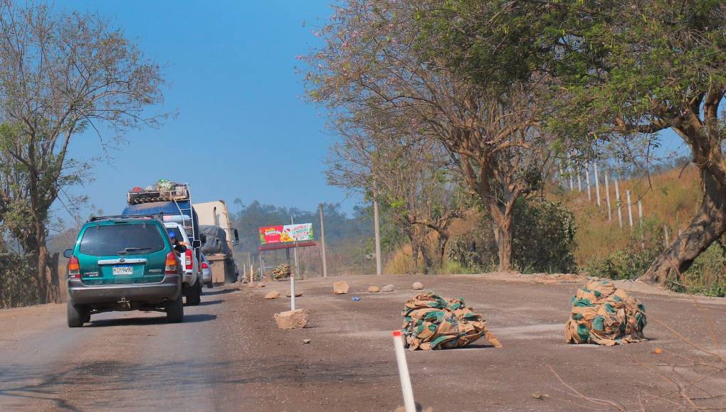 El proyecto es ejecutado por varias constructoras: Empresa de Construcción y Transporte, S.A. de C.V., William y Molina S.A. de C.V., y Profesionales de la Construcción S.A. de C.V. (Prodecon S.A. de C.V.), esta última trabaja en el subtramo entre Quimistán - Sula. 