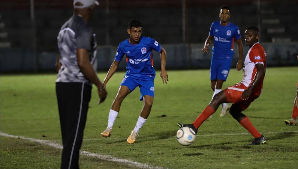 Otro que debutó con el Olimpia fue Carlos Matute, el último fichaje de Pedro Troglio. El exjugador del Victoria entró en el minuto 75 por Carlos Pineda.