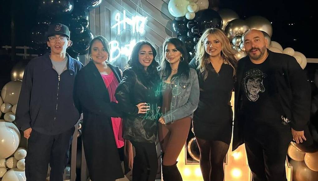 El reconocido cantante y hermano de la fallecida “diva de la banda”, Lupillo Rivera, ha sabido ganarse el cariño y respeto del público gracias a sus temas y forma de ser. Y aunque su repertorio musical y amoríos han sido bien populares, muchos no saben de su vida familiar, tiene seis hijos, algunos famosos y otros no. Conózcalos a continuación. 