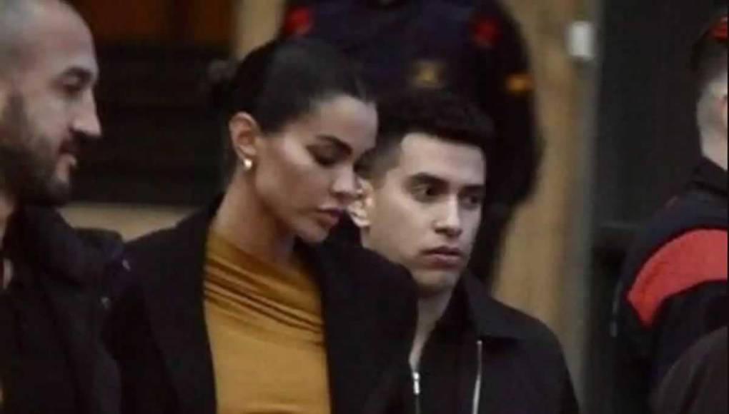 La noticia no ha tardado en despertar todo tipo de reacciones, tanto en los programas de televisión como entre varias personalidades conocidas, como la madre del futbolista que celebró la decisión.