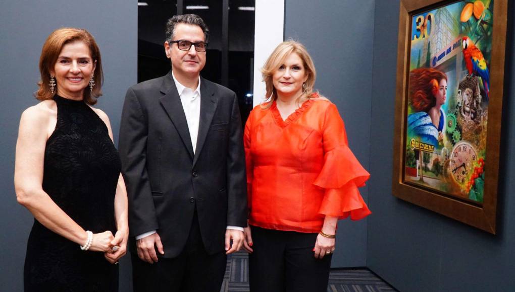 Suyapa Monterroso, Gustavo Larach y María Selma-Housein (CEO)
