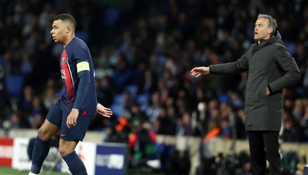 “Sólo puedo desearle lo mejor a Kylian Mbappé en el futuro y en el presente. Es un increíble jugador y una mejor persona aún. Le deseo lo mejor de lo mejor. ¿Está claro?”, sorprendió el técnico español con su réplica. “Esta no fue mi pregunta”, le indicó el reportero. “Pero esa es mi respuesta”, concluyó Luis Enrique.