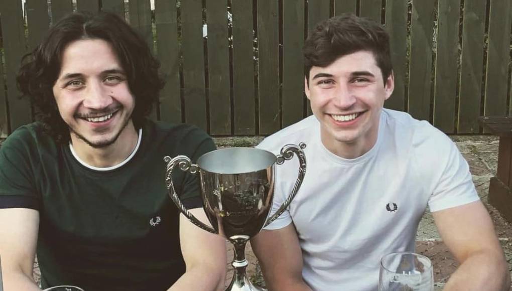 A Lorcán Branagan lo seguía la tragedia. En junio de 2018 perdió a su hermano Peárce (izquierda) a los 23 años a causa de un ataque cardíaco mortal.