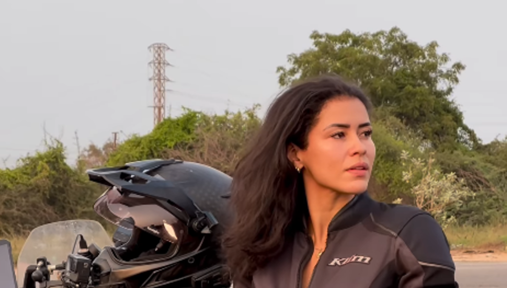 “Yo no la veía y pensé, la han matado”, cuenta él que estuvo todo ese tiempo en el suelo recibiendo golpes y patadas. En el detallado relato del suceso, ella explica que unas tres horas después cree que “ya se cansaron o no querían correr más riesgo” y que uno de ellos le dio la ropa para que se vistiera antes de salir de los arbustos donde estaban.