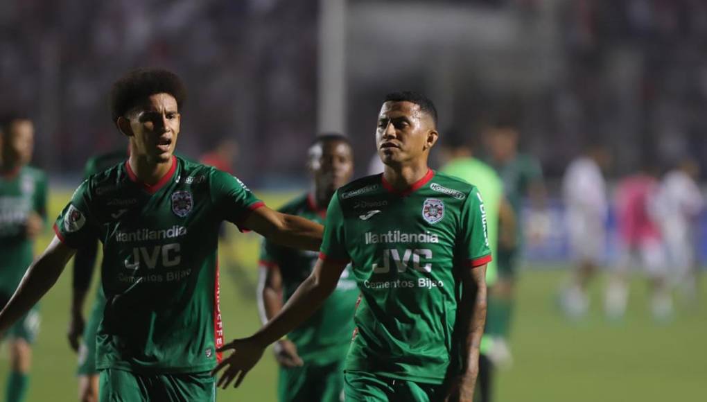 Los rostros tristes de los jugadores del Marathón por la derrota en la ida de la final contra el Olimpia.