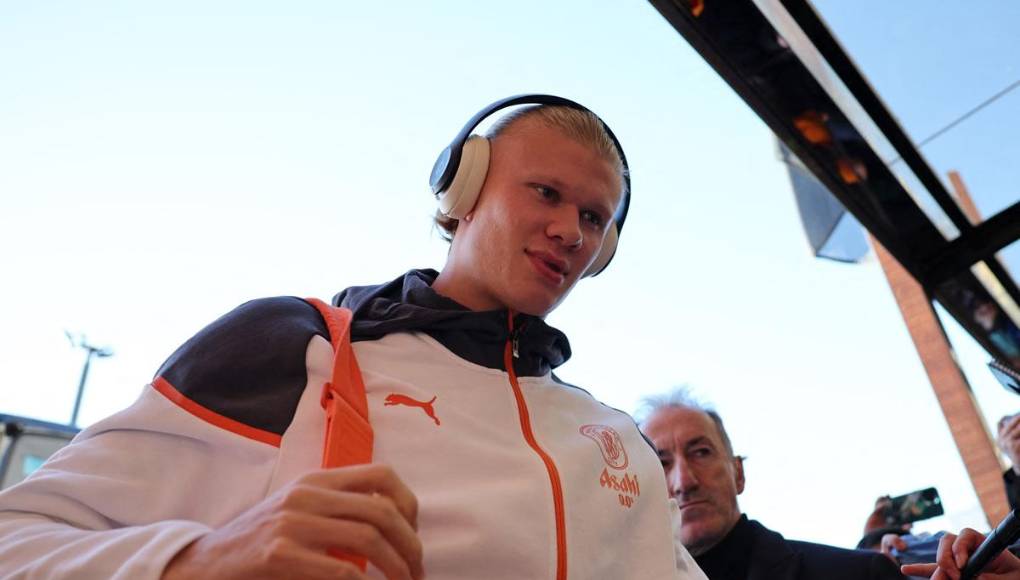 Erling Haaland podría llegar al FC Barcelona en 2025, según los reportes de este viernes en la prensa catalana, tras la reunión que mantuvo su agente con Deco en la Ciudad Condal durante las últimas horas.