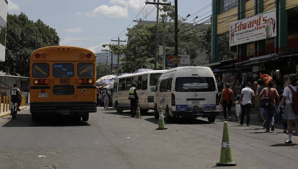 Además, por la comodidad, ya que los espacios son más grandes que los microbuses. Aunque los dirigentes aseguran que cada vez van saliendo más unidades de funcionamiento por sus altos costos operativos.