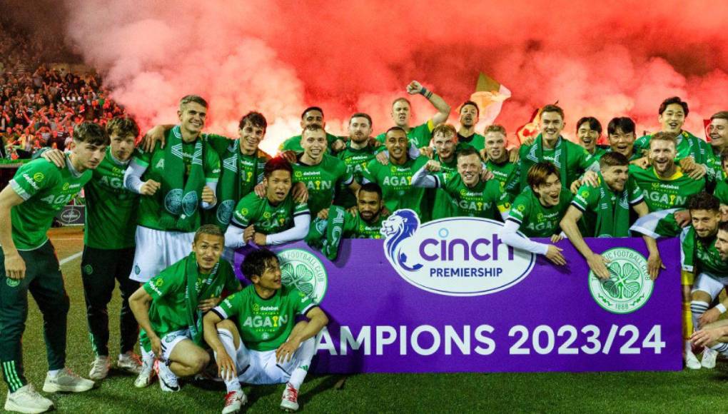 La plantilla del Celtic festejó a lo grande la obtención del título de la Liga de Escocia. 