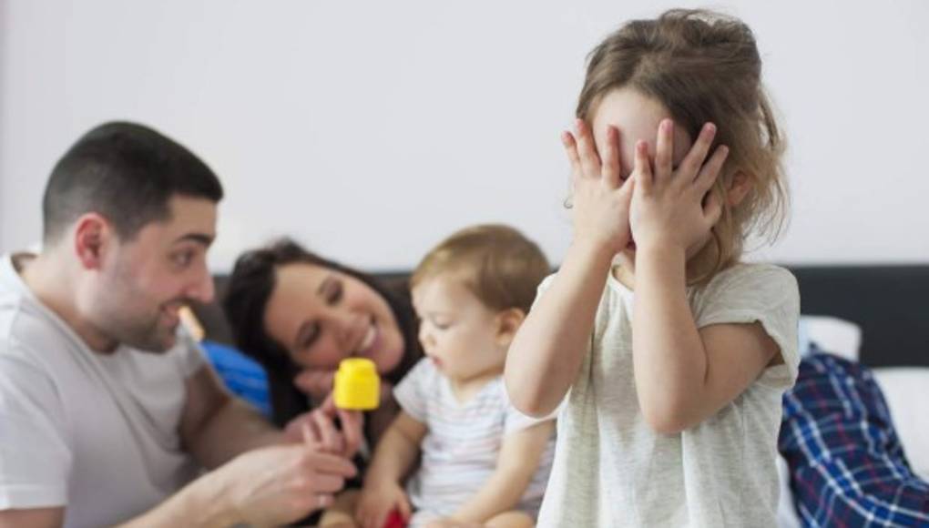 Llegada de un bebé, tormento para los hermanos mayores
