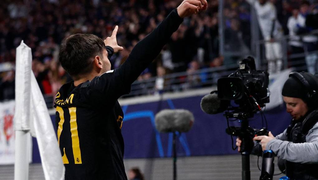 Nada más volver de la pausa, Brahim se fue de tres rivales para acabar soltando un disparo cruzado a la escuadra con el que hizo el 1-0 (48).