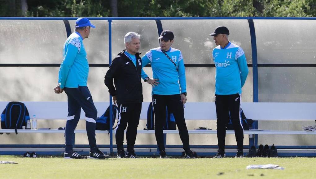 El colombiano ha estado preparando su mejor equipo inicial y presenta novedades importantes en el 11 que manda a la cancha.