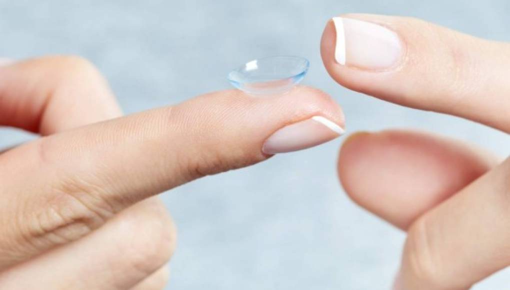 El uso inadecuado de las lentes de contacto provoca millones de infecciones oculares