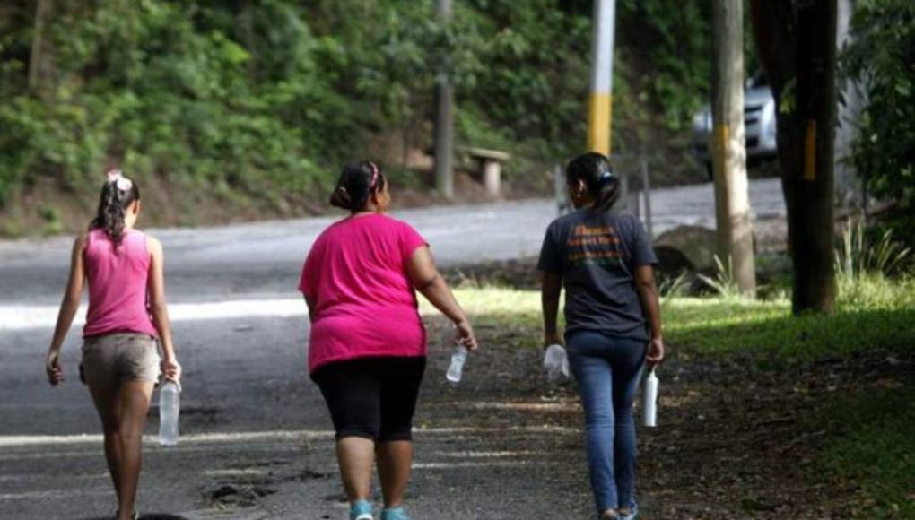 Caminar media hora al día puede mantenerlo saludable y activo