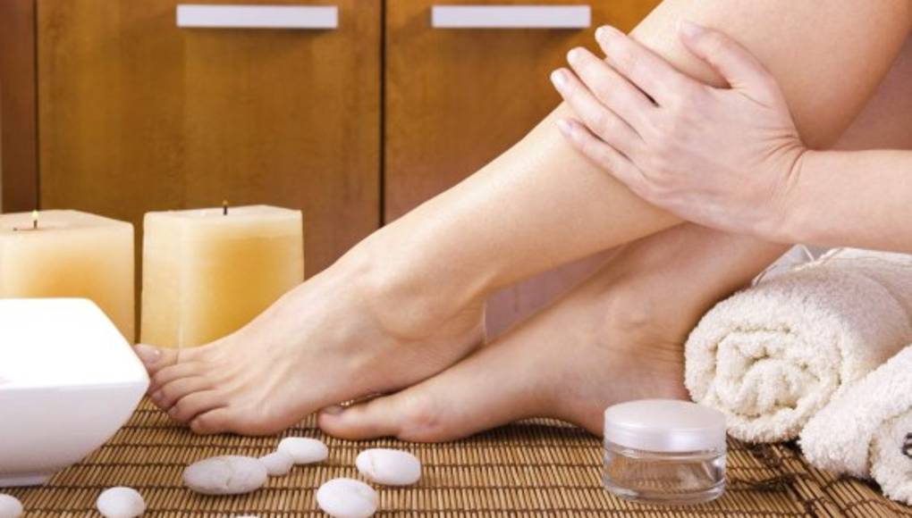 Un masaje en seco y con sal mejora el aspecto de la piel