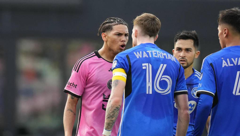 De hecho, David Ruiz protagonizó un picante cruce en el segundo tempo del partido con un jugador del CF Montreal.