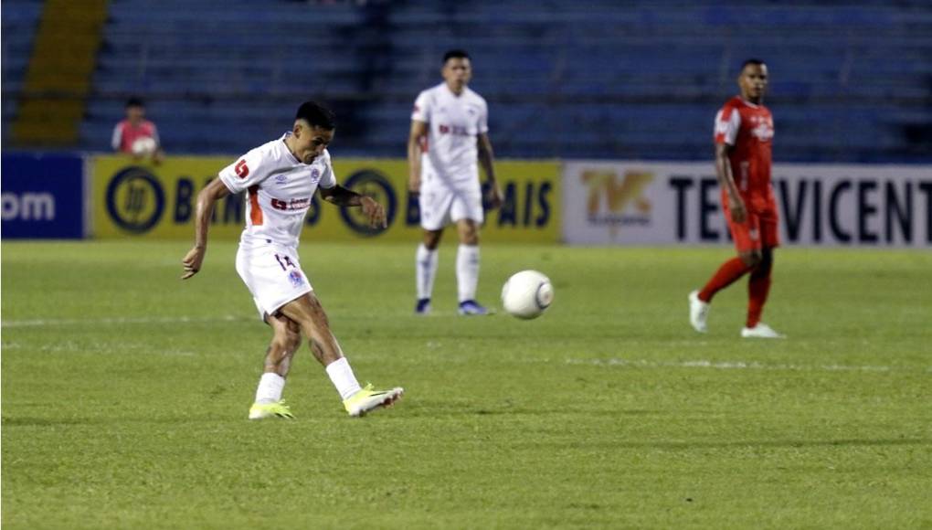 Andy Nájar jugó 70 minutos en su debut con el Olimpia contra la Real Sociedad.