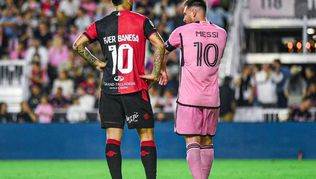 Messi también tuvo un reencuentro especial con Éver Banega, con quien compartió la Selección Argentina en el Mundial de Rusia 2018.
