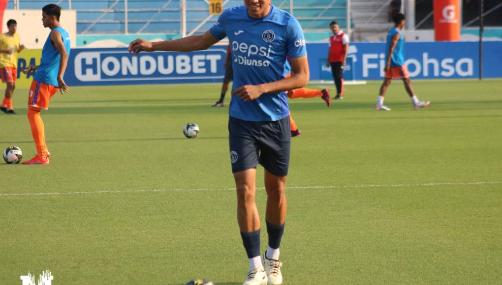 DEFENSAS: Carlos Meléndez regresa en la zona central.