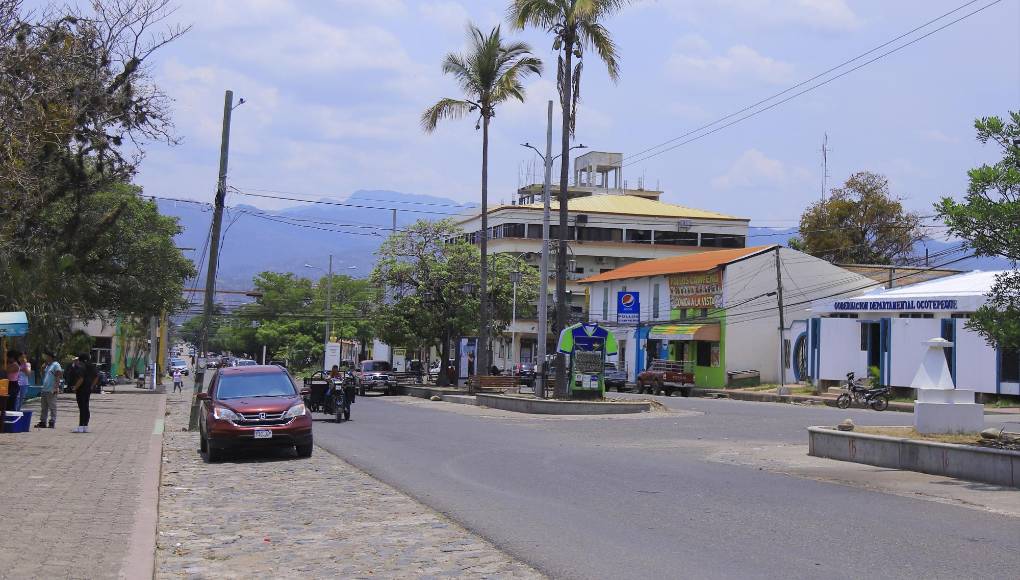 <b>Cuenta la historia que la ciudad de Ocotepeque ha sufrido dos grandes tragedias: la primera catástrofe la predijo el campesino Ángel Ardón en 1914 y por ello lo llamaban “el loco de Ocotepeque”. Y la segunda en 1969 en la llamada “Guerra del Fútbol” que provocó una invasión salvadoreña a la ciudad.</b><b> </b>