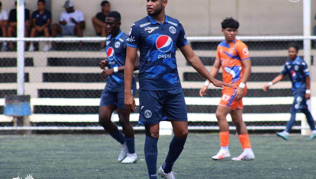 Marcelo Pereira, quien sufrió lesión que lo apartó mucho tiempo de las canchas, está más afuera que adentro del Motagua, es más ya varios equipos que han llamado al defensa hondureño y ha puesto su precio.