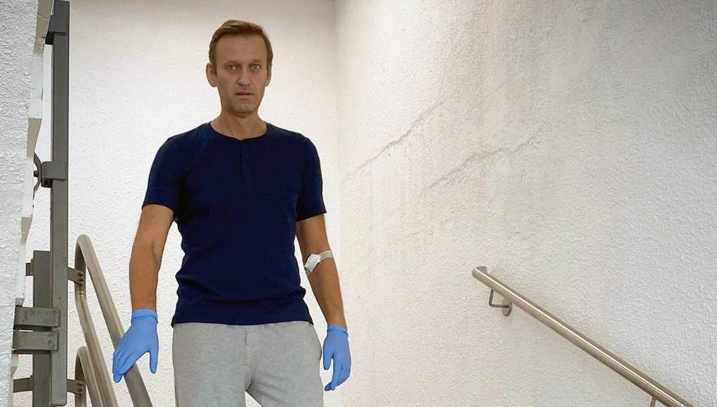 Alexéi Navalni también intentaba mostrar su apoyo a sus compañeros de infortunio, encarcelados a consecuencia de la represión, y denunciaba una justicia rusa “fascista”.