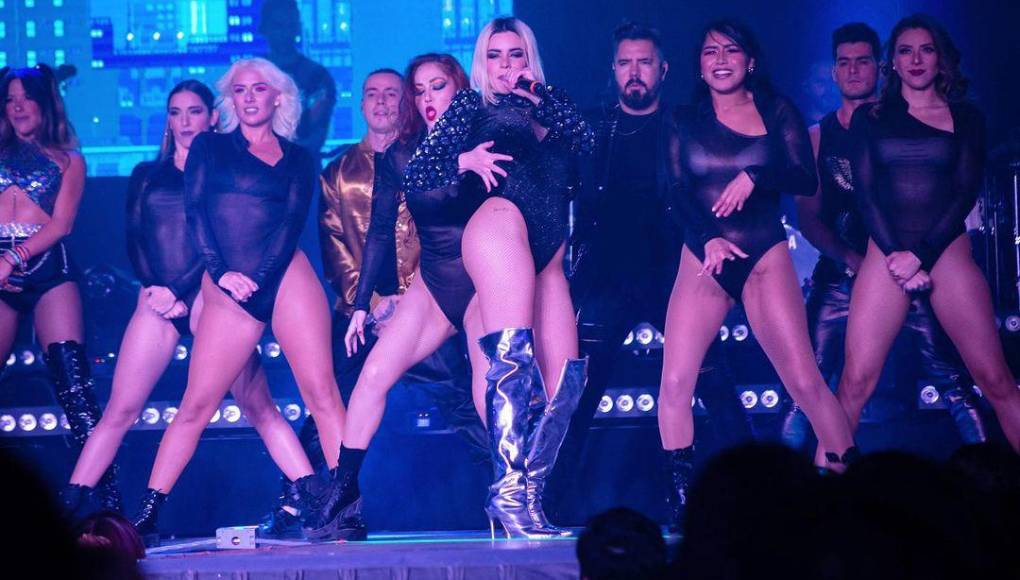 A los 21 años, Melissa se trasladó a la Ciudad de México con el firme propósito de hacer realidad sus sueños como artista. Participó en dos ocasiones en el reality show ‘La Voz México’, aunque no logró coronarse como ganadora en ninguna de las dos ediciones. Posteriormente, ingresó al Centro de Educación Artística (CEA) de Televisa con la intención de ser actriz.