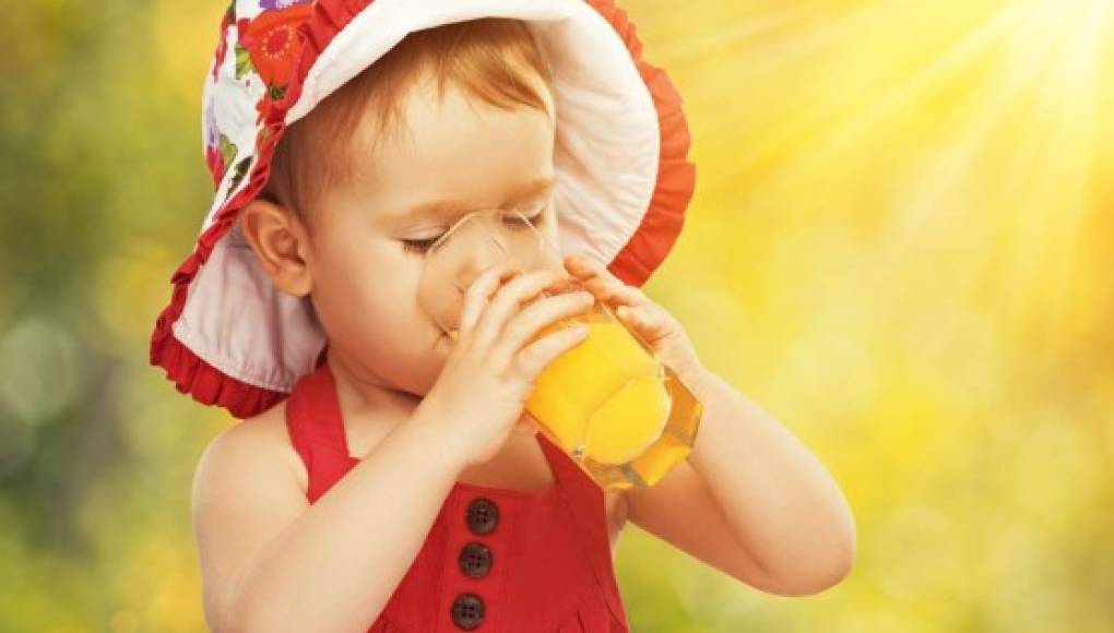 Para los niños, una porción al día de jugo de fruta está bien