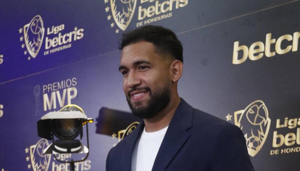 El portero panameño César Samudio llegó en solitario.