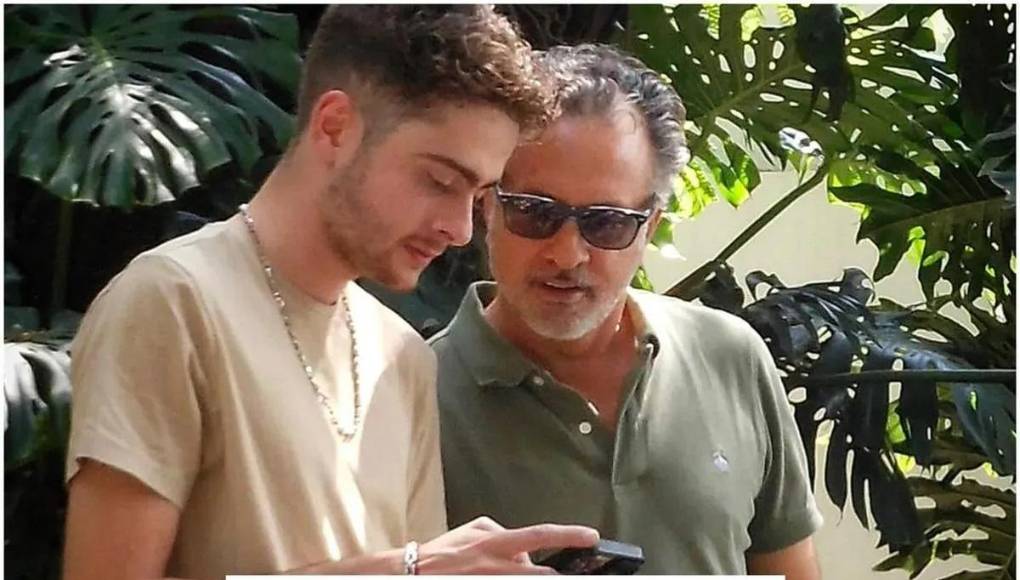 Aunque hubo un acercamiento inicial cuando Nicolás tenía 14 años, el vínculo se ha fortalecido en los últimos años. Esta semana, Nicolás compartió en sus redes sociales fotografías de un encuentro familiar con su padre. Las imágenes muestran un momento de convivencia durante una comida. En las fotografías, se puede ver a Nicolás mostrando algo en su celular a su padre, sugiriendo una relación más cercana.