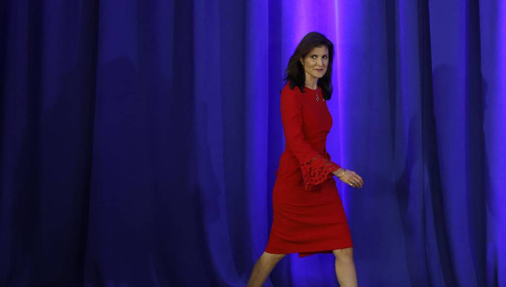 La ya excandidata republicana Nikki Haley, que este miércoles renunció a seguir en la carrera presidencial republicana ante la sucesión de derrotas que le ha infligido Donald Trump, es una mujer no acostumbrada a perder a lo largo de su vida y de su carrera política.