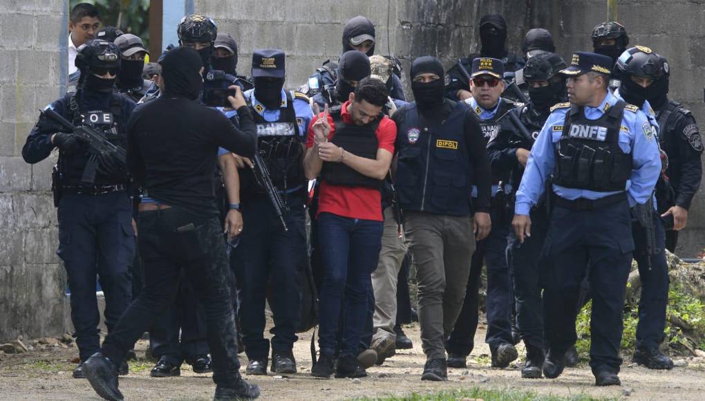 Jorge Luis Aguilar fue trasladado de SPS a Tegucigalpa y ayer mismo se desarrolló la audiencia de información en la Corte Suprema de Justicia. Un juez de extradición le dictó arresto provisional.