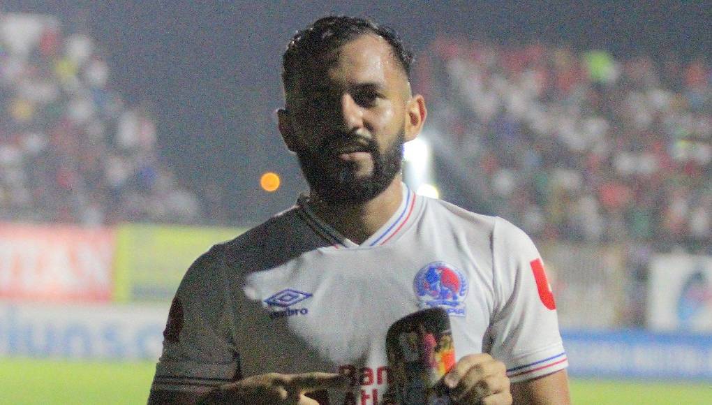 El festejo Álvarez tras el 1-1 y el gesto a su esposa. Olimpia logró remontar en la segunda parte con un tanto de Paz; el León sacó una ventaja de 4 puntos en la cima y extiende su marca a 44 partidos sin perder.