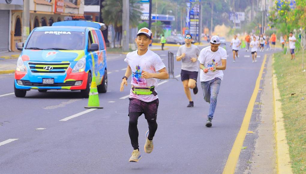 Shin Fujiyama también se unió a la carrera, siendo uno de los primeros en llegar a la meta.