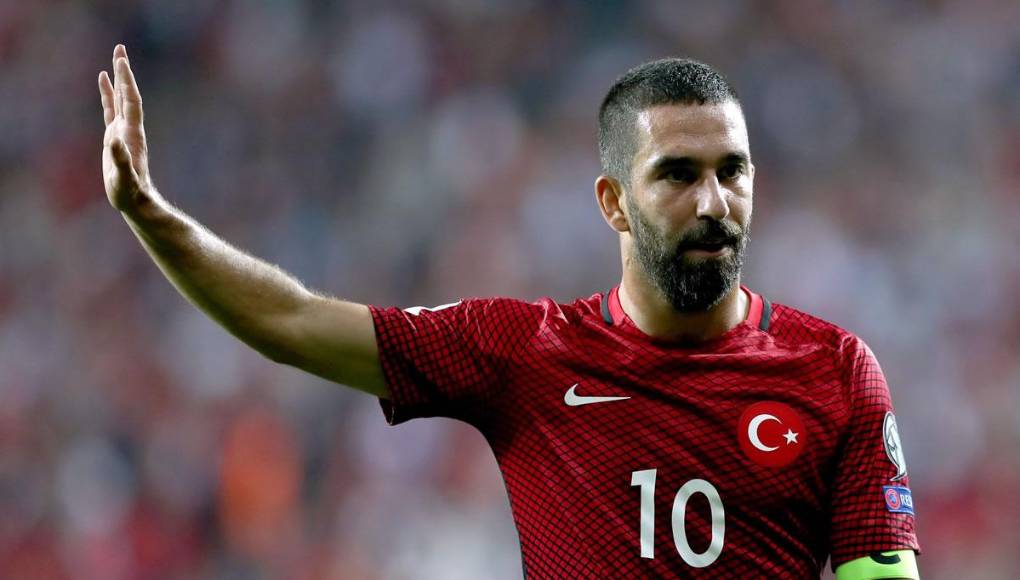 “Lo siento mucho, este incidente me agotó mucho. Todos mis ahorros se perdieron en un instante”, agregó Arda Turan.