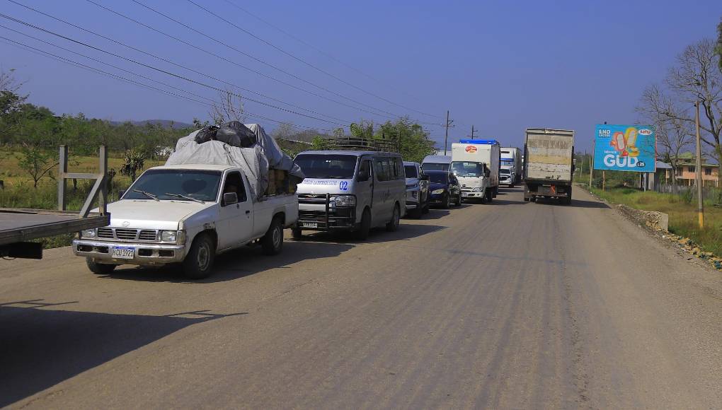 <b>Debido a que hay trabajos en varios sitios, es recomendable viajar con suficiente tiempo para no entrar en desesperación. Si circula en horas pico tendrá que recorrer toda la vía en por lo menos cuatro horas. </b>