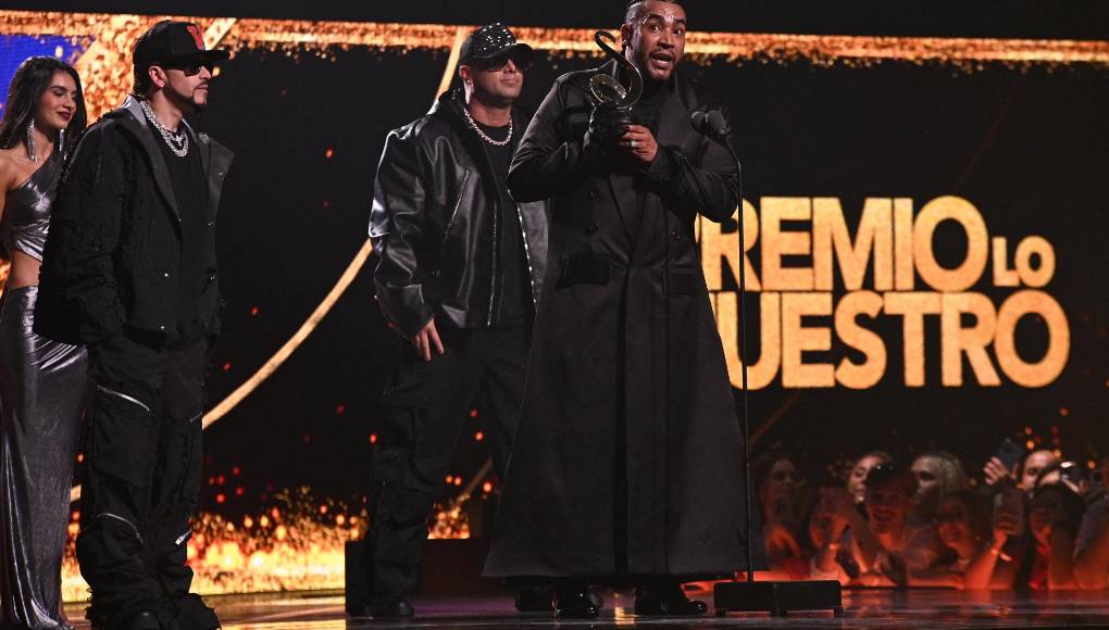 También mostró su agradecimiento por todos estos años de apoyo y confianza en su talento: “Gracias a Dios, a mi familia, a mi esposa, a mis amigos, a mi equipo de trabajo y, sobre todo, a todos ustedes que me han mantenido relevante por más de 20 años en la industria de la música. Un beso, un abrazo, se los debo”.