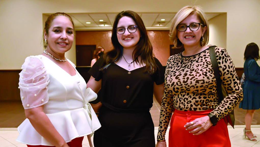 Lucía Tinoco, Daniela Rodríguez y Lilian Urquía